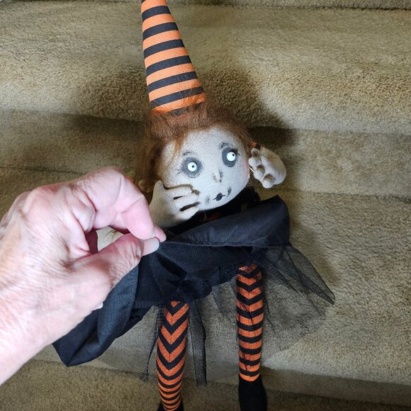 Quin & Queenie Spooky Folk Art Dolls Joe Spencer's Gathered Tradition Collection - Picture 13 of 14